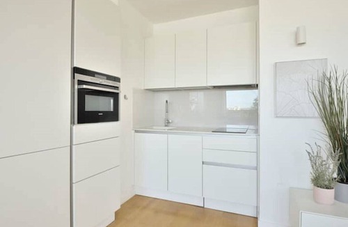 Grenelle Apartment | Top Floor Eiffel Tower View and High-speed Wi-Fi