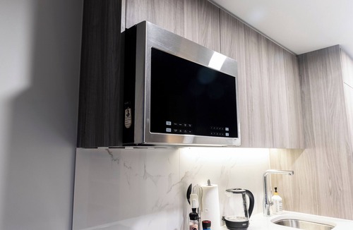 Downtown Toronto Condo | Toronto Luxury Condo Rental – Posh Suite with City Views & Great Amenities