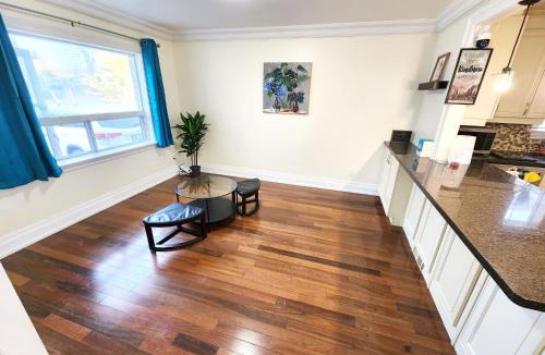 Downsview House | Toronto Uptown 3 - Bus to Downtown