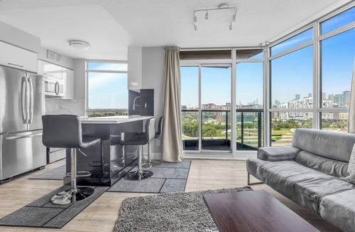 Fort York Hotel | Toronto Waterfront Stay