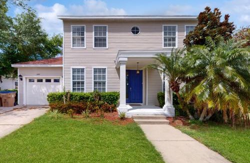 Trafalgar Village House | Touch of Luxury