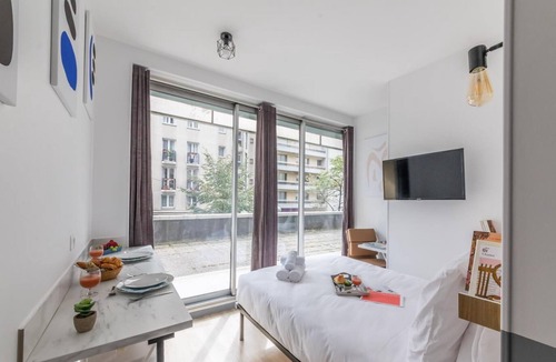 15th Arrondissement Apartment | Tour Eiffel - Saint-Charles 12: cosy flat for 2