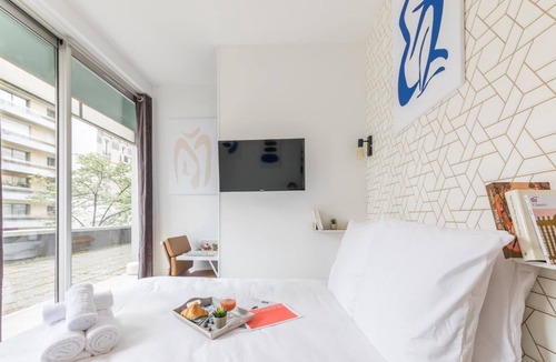 15th Arrondissement Apartment | Tour Eiffel - Saint-Charles 12: cosy flat for 2