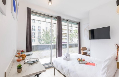 15th Arrondissement Apartment | Tour Eiffel - Saint-Charles 12: cosy flat for 2