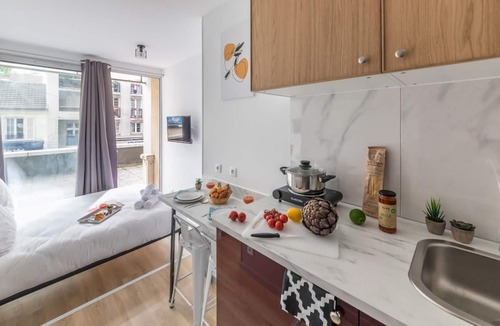 15th Arrondissement Apartment | Tour Eiffel - Saint-Charles 13: cosy flat for 2