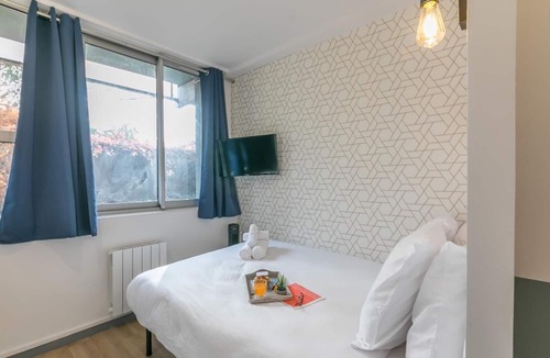 15th Arrondissement Apartment | Tour Eiffel - Saint-Charles 17: Apt. for 2
