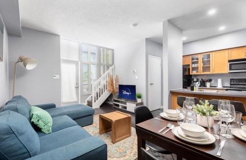 King West Village Apartment | Townhouse Condo Loft for 4 - 2 Beds