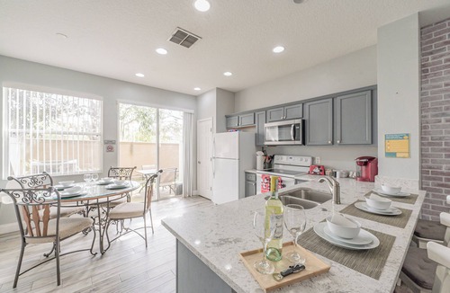 Crestwynd Bay House | Townhouse in Kissimmee. Minutes from Disney Parks