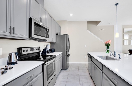 Indian Wells House | Townhouse w/Hot Tub Near Disney | Sleeps 12