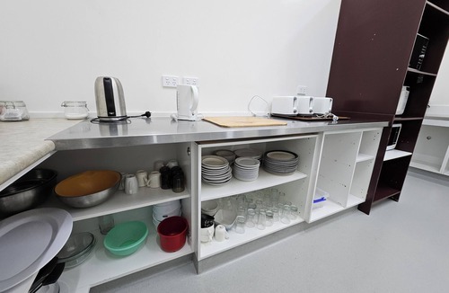 Roxburgh House | Tradies & Groups - Space + Comfort