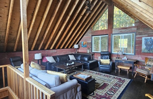 Rosseau Cottage | Traditional and Quaint Lake Front Cottage on Lake Rosseau.