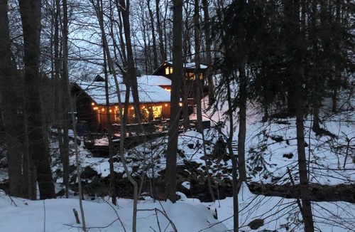 Jamesville House | Tranquil 4-bedroom forest house perfect for a relaxing getaway in Jamesville
