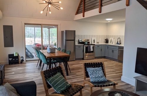 Jim Thorpe House | Tranquil Chalet Retreat, Short Walk to Lake & Pool