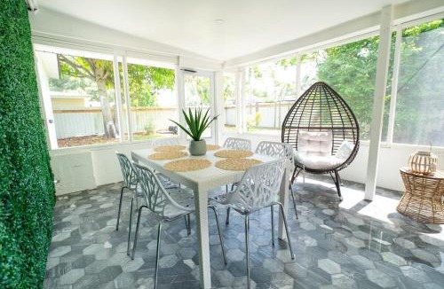 Meadowlawn House | Tranquil Fully Renoveted Home St Pete Dt&beachs