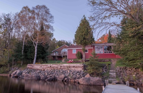 Armour Cottage | Tranquil guest house in charming Katrine on Doe Lake, Ontario Canada