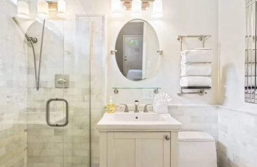 Lower Garden District Apartment | Tranquil NOLA Getaway Steps to Magazine King Bed