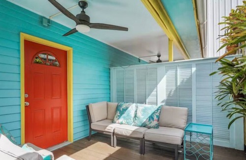 Lower Garden District Apartment | Tranquil NOLA Getaway Steps to Magazine King Bed