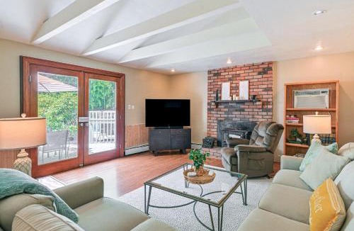 Hauppauge House | Tranquil & Pet-Friendly Estate on Long Island!