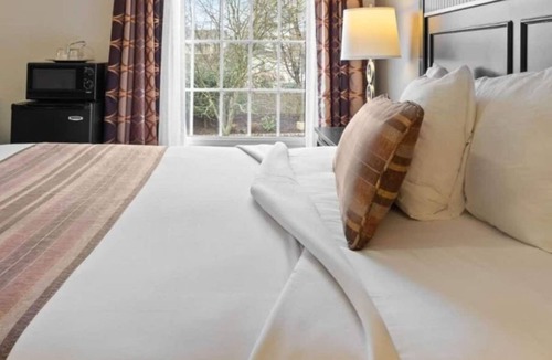 West Orange Hotel | Tranquil Room with Gym at Wilshire Grand Hotel