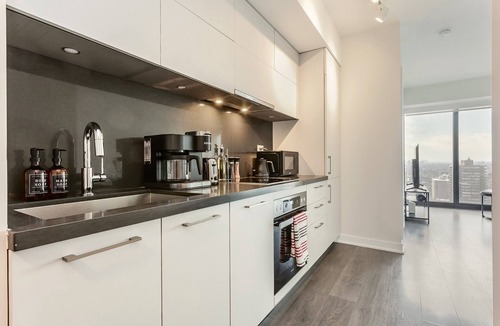 Bloor-Yorkville Condo | Traveller’s home Yorkville Toronto