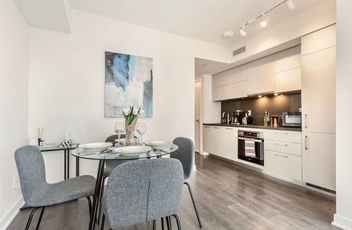 Bloor-Yorkville Condo | Traveller’s home Yorkville Toronto