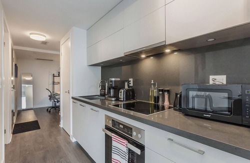 Bloor-Yorkville Condo | Traveller’s home Yorkville Toronto