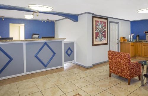 Fort Myers Hotel | Travelodge by Wyndham Fort Myers North
