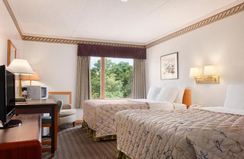 Owen Sound Hotel | Travelodge by Wyndham Owen Sound ON