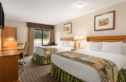 Owen Sound Hotel | Travelodge by Wyndham Owen Sound