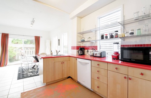 Downtown Toronto House | Treelined street downtown. 100 walk/transit score. Ideal for Work/Life/Family.