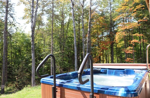 Rosseau Cottage | Treetop Log Cottage with Outdoor Sauna and Hot Tub