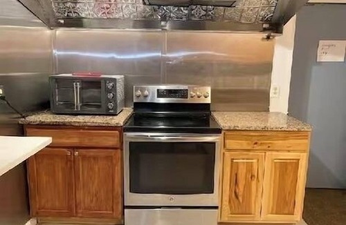 Summit Hill Apartment | Tremendous and unique 3 bedroom apartment