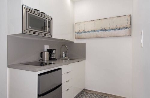Hollywood Apartment | Trendy 1BR w/Parking Space & Walk to the Beach #8