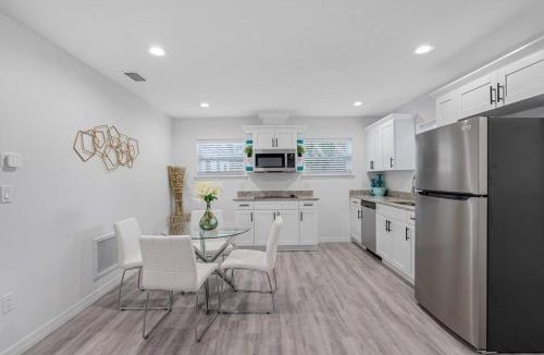 Sulphur Springs Apartment | Trendy 2 bed 2 bath Heart of Tampa Unit B