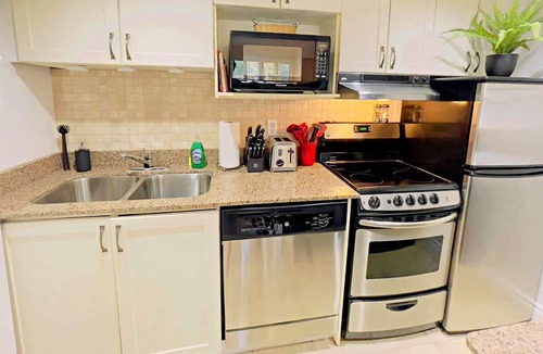 Craigleith Condo | Trendy Blue Mountain Studio - King Bed Free Coffee