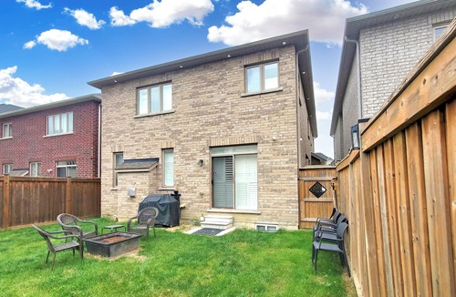 Brampton House | Trendy Urban Refuge ~ Cozy & Relaxing ~ Brampton
