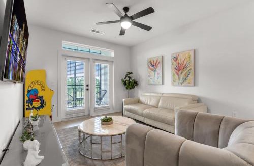 Ruskin Apartment | Tropical Hideaway Amazing 3 Bed Oasis with Pool