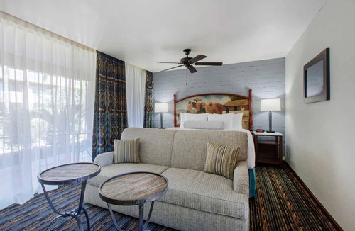 Casas Adobes Hotel | Tucson's Serene Oasis with complimentary breakfast