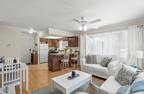 Siesta Key Condo | Turtle at Coastal Breeze | Bay Patio & Dock | Walk to Beach | Free Daily Activities | Siesta Key