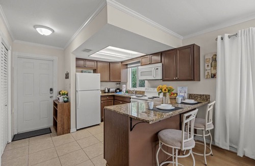 Siesta Key Condo | Turtle at Coastal Breeze | Bay Patio & Dock | Walk to Beach | Free Daily Activities | Siesta Key
