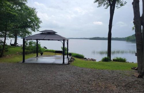 Tweed House | Tweed Lakeview Haven