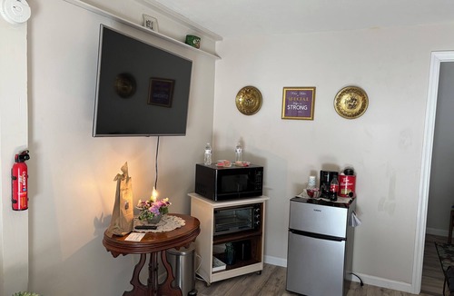 Meadville Bed & Breakfast | Two bedroom Carriage House Suite behind the Historical Highland Guesthouse