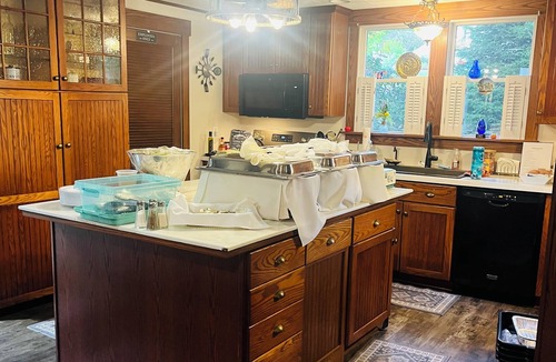 Meadville Bed & Breakfast | Two bedroom Carriage House Suite behind the Historical Highland Guesthouse