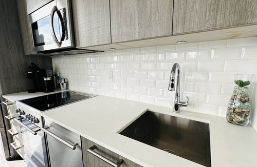 Cabbagetown Condo | Two bedroom condo with a sky view! Best location downtown.