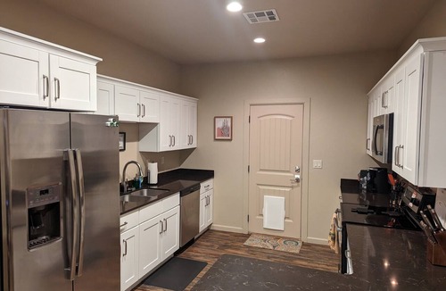 Greenehaven House | Two EnSuites Patio Home Close to Trails and the Lake. Minutes to Wahweap Marina