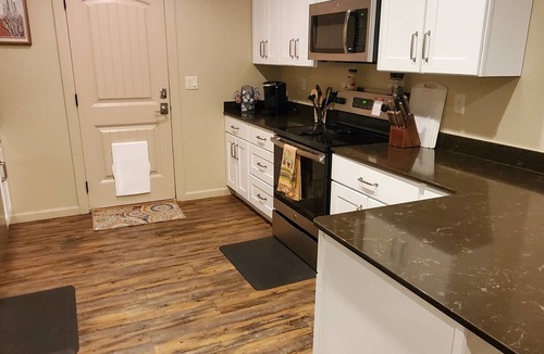 Greenehaven House | Two EnSuites Patio Home Close to Trails and the Lake. Minutes to Wahweap Marina