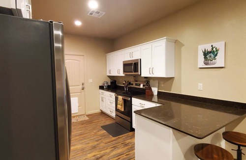 Greenehaven House | Two EnSuites Patio Home Close to Trails and the Lake. Minutes to Wahweap Marina