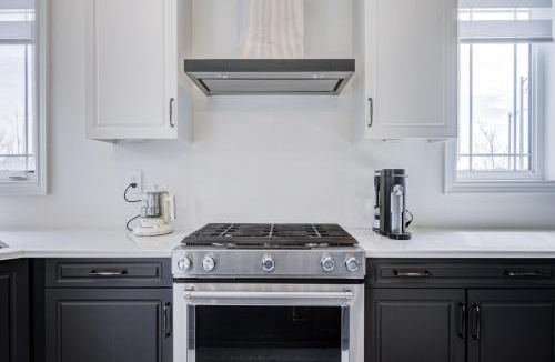 East Gwillimbury House | Two Private Rooms with Private Bath, Shared Kitchen and Laundry