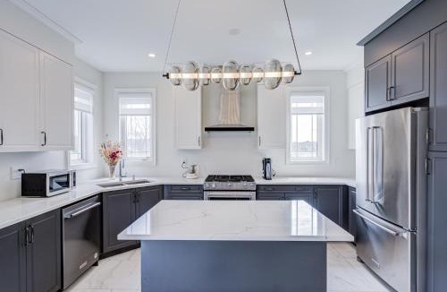 East Gwillimbury House | Two Private Rooms with Private Bath, Shared Kitchen and Laundry