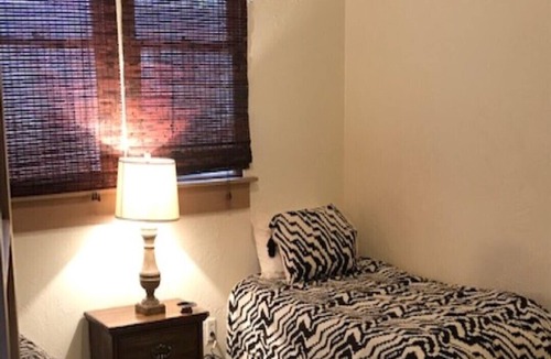 Iron Horse Historic District House | U of A LOCATION! 2BR/2BA off 4th Ave. & 6th St. Blocks from campus and downtown
